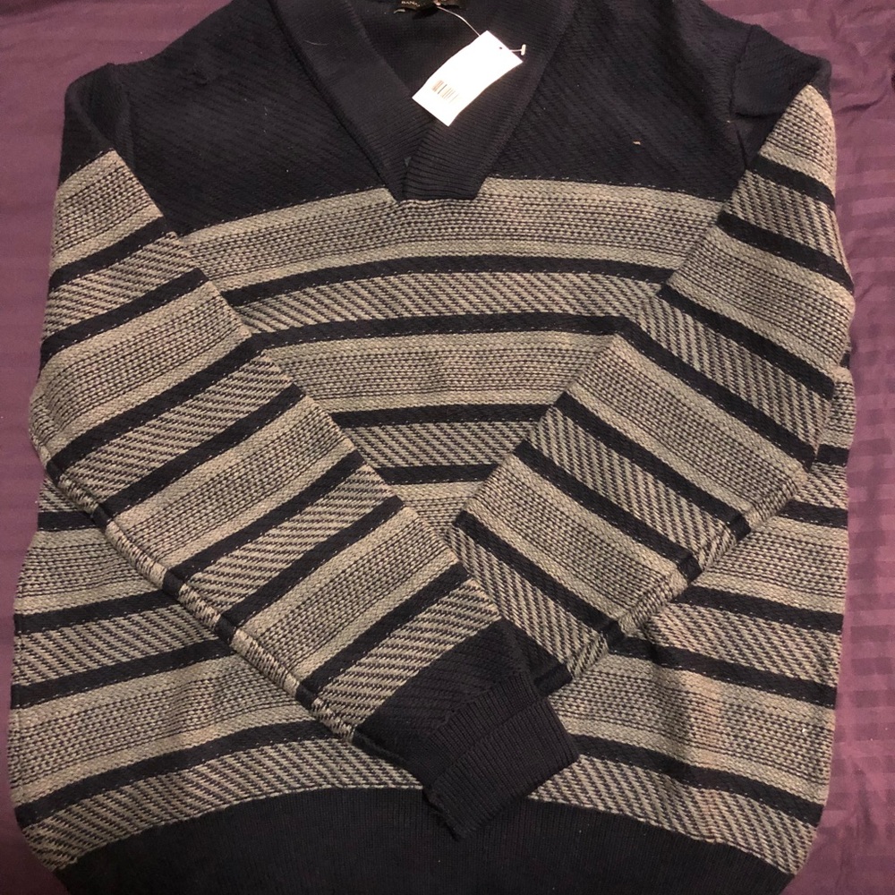 Sweater - Picture 5 of 6